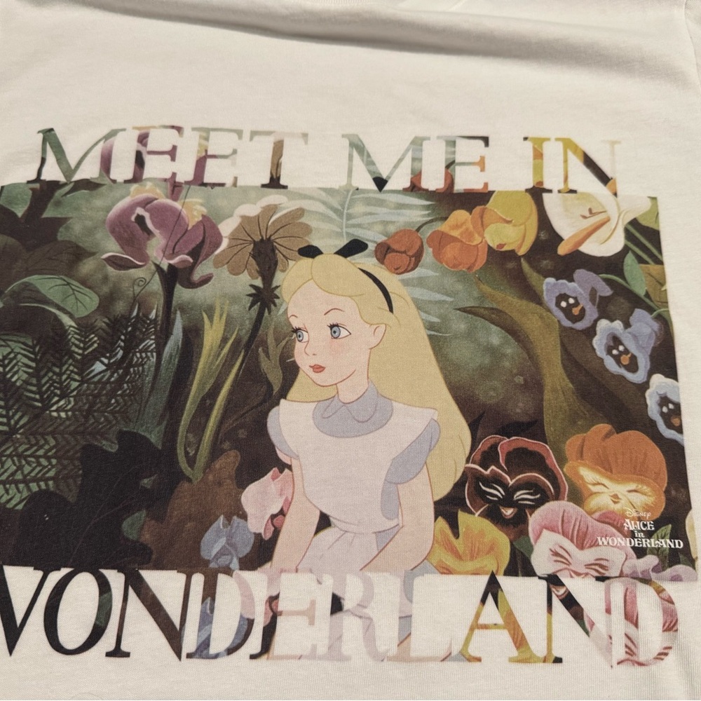 Disney Uniqlo Alice in Wonderland Shirt - Large - Picture 2 of 7